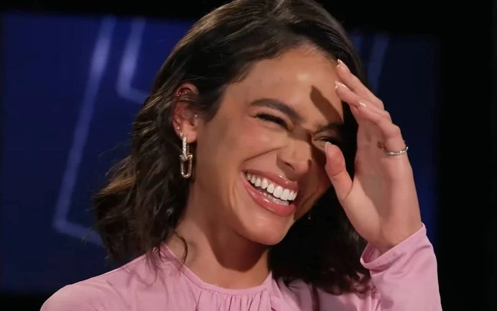 Vídeo: Bruna Marquezine é recebida com gritos de ‘livramento’ em show de Taylor Swift