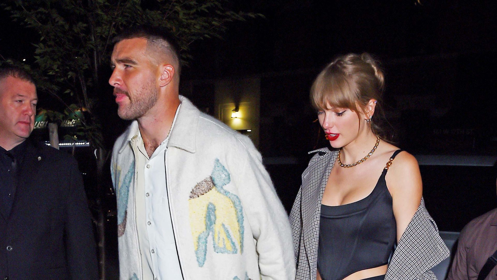 Travis Kelce e Taylor Swift se esconderam em um hotel